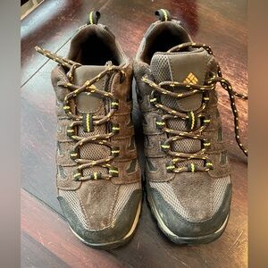 Columbia men’s 7/women’s 9 hiking shoes